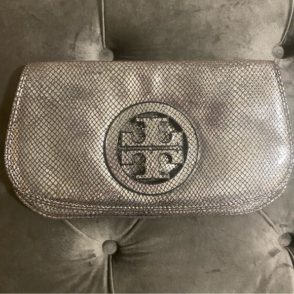 Like New TORY BURCH Crome/Silver Metallic Gunmetal Chain Linked Crossbody/Clutch - Picture 5 of 14